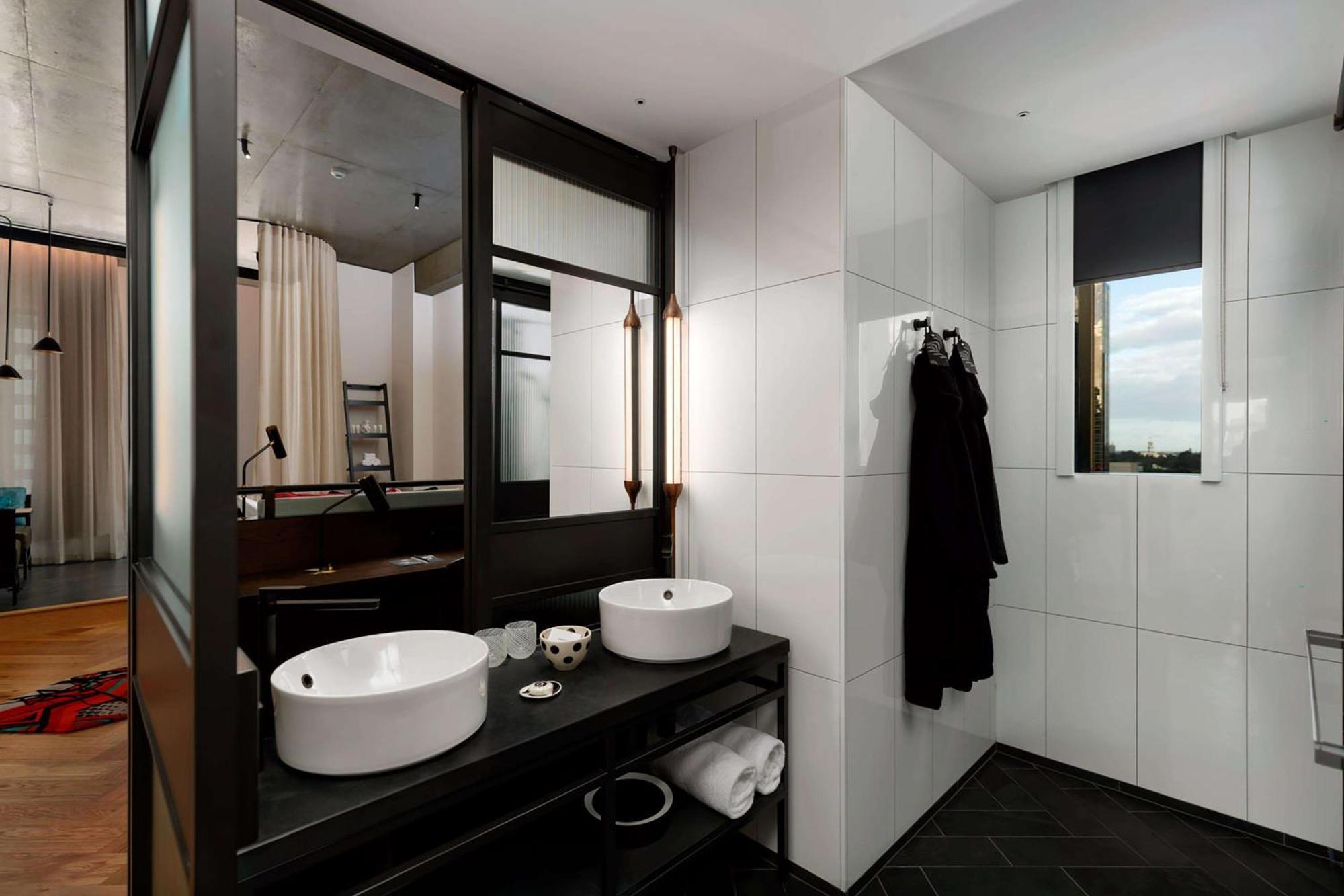 Qt Melbourne Hotel Екстериор снимка Bathroom