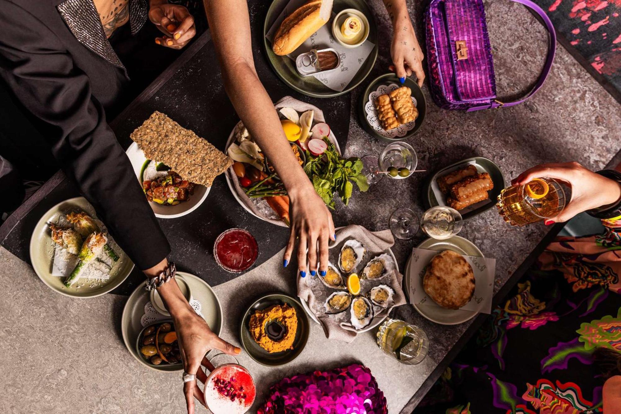 Qt Melbourne Hotel Екстериор снимка A selection of tapas
